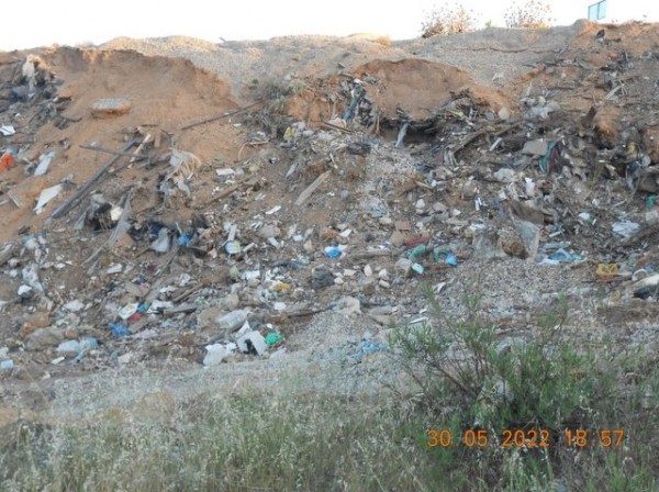 ΑΛΙΒΕΡΙ - ΚΑΤΑΓΓΕΛΙΑ: Λειτουργεί παράνομος σκουπιδότοπος και ο Δήμος ολιγωρεί