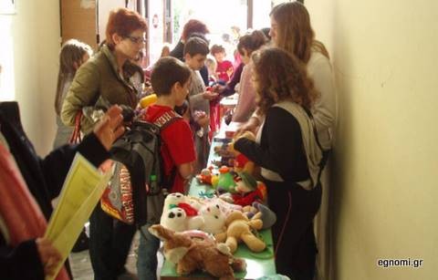 Πήγαν τα παιχνίδια τους για πούλημα