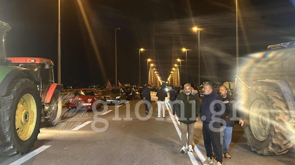 ΧΑΛΚΙΔΑ: Οι αγρότες κλείνουν και σήμερα την υψηλή γέφυρα