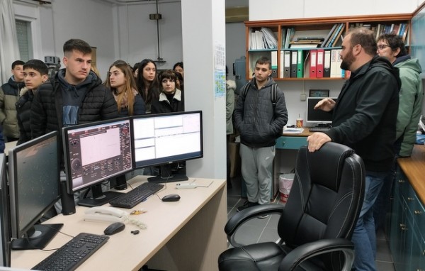 Μαθητές από το Αλιβέρι επισκέφτηκαν την Ακαδημία Εμπορικού Ναυτικού Κύμης