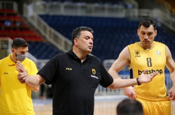 ΒΑΓΓΕΛΗΣ ΑΓΓΕΛΟΥ: Έκανε ντεμπούτο στον πάγκο της ΑΕΚ και ετοιμάζεται για ...δικεφαλομαχία