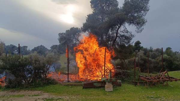 ΔΗΜΟΣ ΔΙΡΦΥΩΝ-ΜΕΣΣΑΠΙΩΝ: Βαρύ πρόστιμο σε Έλληνα για κάψιμο κλαδιών σε αγροτική έκταση