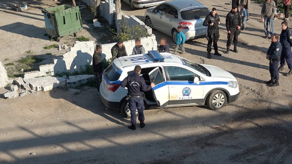 Παραλίγο μακελειό σε οικισμό Ρομά στην Αταλάντη - Τραυματίες 20χρονος και 15χρονη από τα πυρά κυνηγετικού όπλου