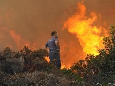 Μαίνονται οι φωτιές σε Κόρινθο και Ρέθυμνο