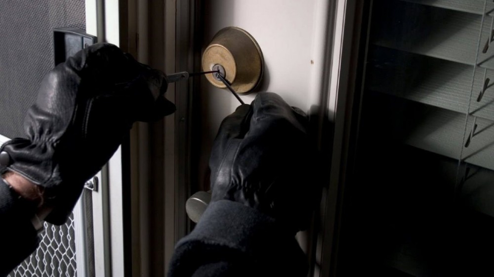 Εκλεψαν 100.000 ευρώ από σπίτι τις ημέρες των Χριστουγέννων