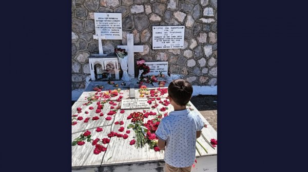 ΡΙΤΣΩΝΑ: Τριαντάφυλλα για 110 ήρωες που εκτέλεσαν οι Γερμανοί σε μία συγκινητική εκδήλωση