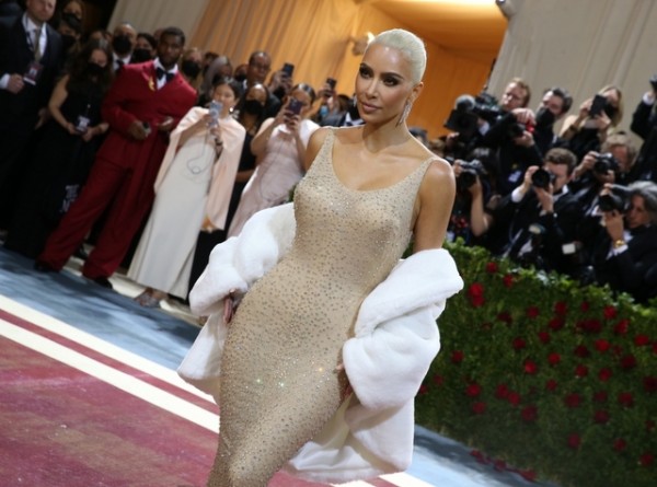 Κιμ Καρντάσιαν: Φόρεσε το θρυλικό φόρεμα της Μέριλιν Μονρόε