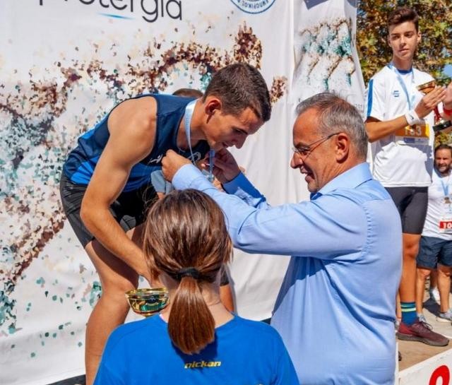 ΝΕΑ ΣΤΥΡΑ: Ο Θανάσης Ζεμπίλης έκανε τις  απονομές σε αγώνα δρόμου