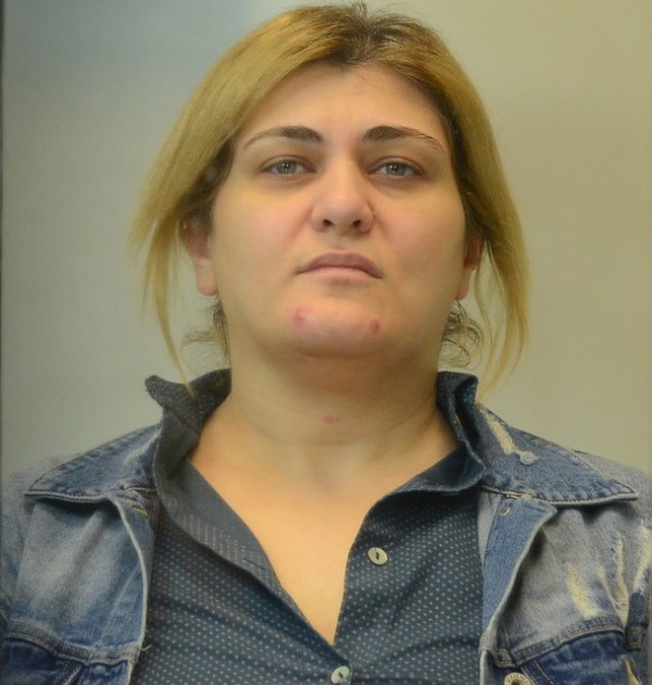 Αυτή είναι η γυναίκα που παρίστανε την καθαρίστρια και ξάφριζε λεφτά και κοσμήματα από σπίτια