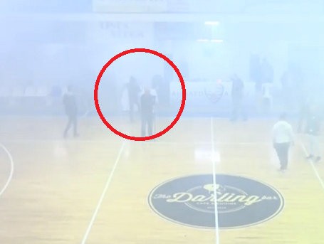 Οπαδός του Αιγάλεω έκλεψε την κούπα πριν την απονομή σε τελικό μπάσκετ (VIDEO)