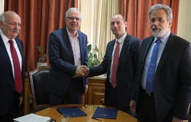 Έδωσε τα χέρια με τον Πουλόπουλο της Πειραιώς ο Αποστόλου