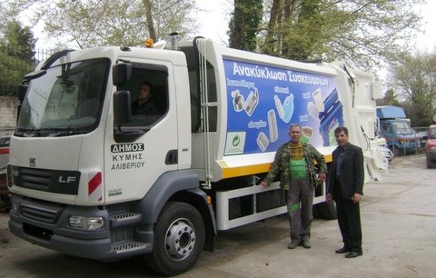 Έμπλεξε στα γρανάζια της γραφειοκρατίας το απορριμματοφόρο