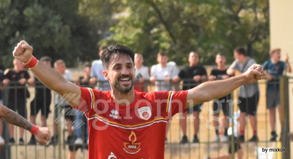 ΤΑΜΥΝΑΪΚΟΣ: Μεταγραφική επίδειξη ισχύος - Έντυσε στα μπλε τον Βαγγέλη Ντελέκο!