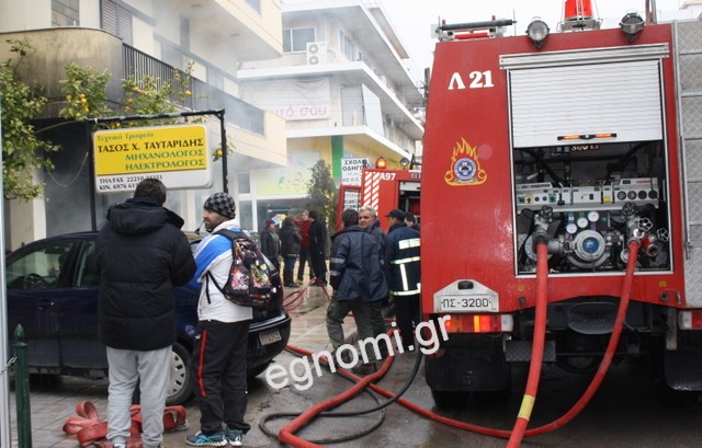 Πανικός από πυρκαγιά σε πολυκατοικία στη Χαλκίδα