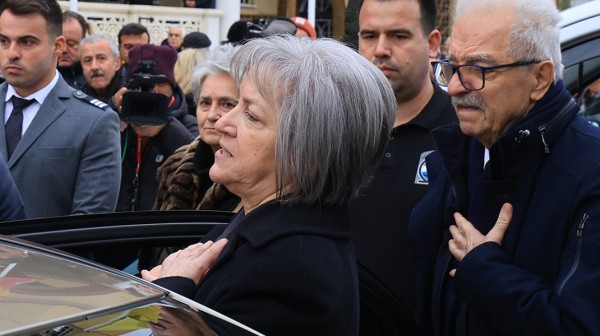 ΘΑΝΑΤΟΣ ΒΑΣΙΛΗ ΚΑΛΟΓΗΡΟΥ: Επείγουσα έρευνα από τον Άρειο Πάγο - Η εισαγγελέας ζητά από τη μητέρα να κατονομάσει τα πρόσωπα που θεωρεί υπαίτια για εγκληματική ενέργεια