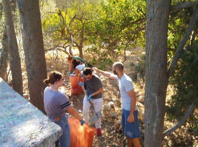 ΧΑΛΚΙΔΑ: Τα παιδιά της ΚΝΕ καθάρισαν το πάρκο του Δέλτα