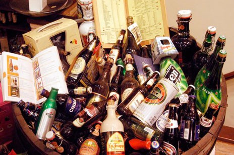 «Αλκοολικοί» κλέφτες σε κάβα στα Ψαχνά