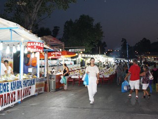 Άρχισε το παζάρι της Aγ. Παρασκευής