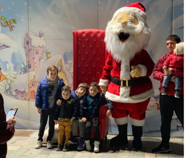 ΑΛΙΒΕΡΙ: Λευκή νύχτα με Αη Βασίλη, φωτιές και πολλές εκπλήξεις