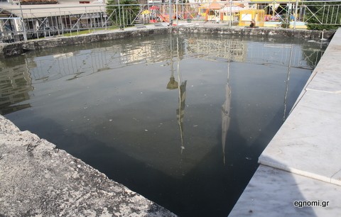 Η πλατεία της Αγοράς απέκτησε και ...πισίνα