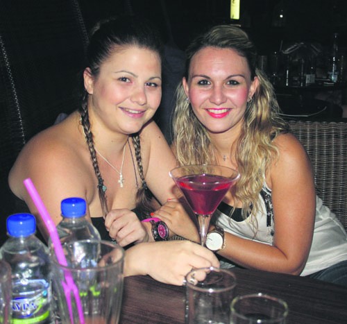 Cosmopolitan στα δύο