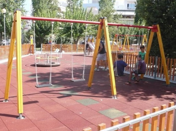 ΔΗΜΟΣ ΚΥΜΗΣ-ΑΛΙΒΕΡΙΟΥ: Βρήκε λεφτά για να φτιάξει 24 παιδικές χαρές