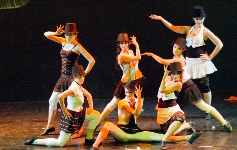 Γιορτή με μοντέρνους χορούς