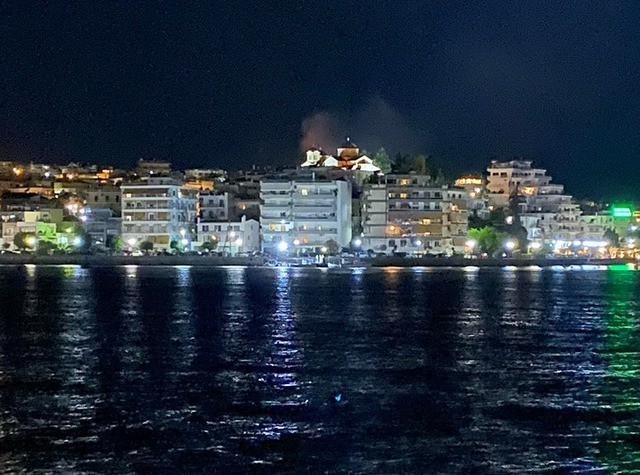 ΧΑΛΚΙΔΑ-ΚΑΝΗΘΟΣ: Άρπαξε φωτιά στην οδό Αθανασίου Διάκου