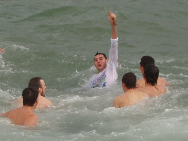 Θεοφάνεια στο Βασιλικό: Δεν τους πτόησε η κακοκαιρία