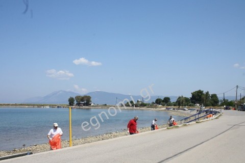 Γυάλισαν την παραλία στην Έξω Παναγίτσα