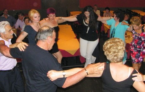 Γλέντησαν μέχρι τα ξημερώματα