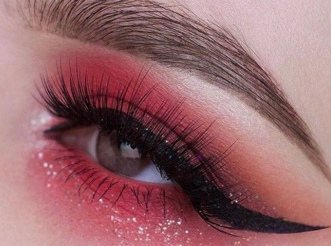 Kat Von D: Μακιγιάζ ματιών μόνο για τα Χριστούγεννα!