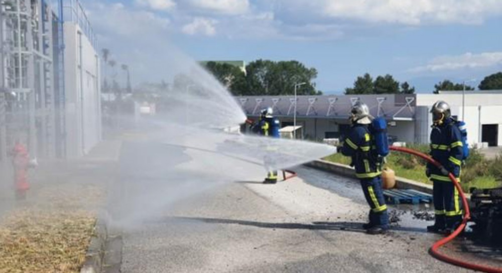 ΟΙΝΟΦΥΤΑ: Διαρροή αμμωνίας με πυρκαγιά σε εργοστάσιο αντιμετώπισαν οι πυροσβέστες