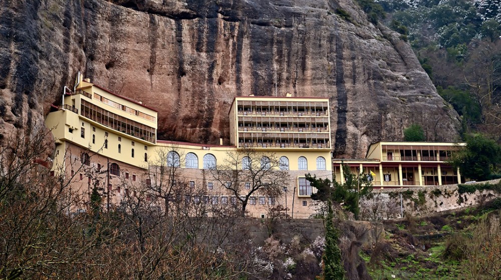 Καλάβρυτα: Συνελήφθη ο Ηγούμενος της Μονής Μεγάλου Σπηλαίου – Θα πουλούσε θρησκευτικά κειμήλια αμύθητης αξίας