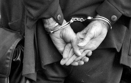 Συνέλαβαν 82χρονο συνταξιούχο για χρέη στο Δημόσιο