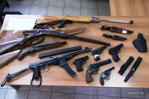 Ολόκληρο οπλοστάσιο είχε στο σπίτι του 24χρονος