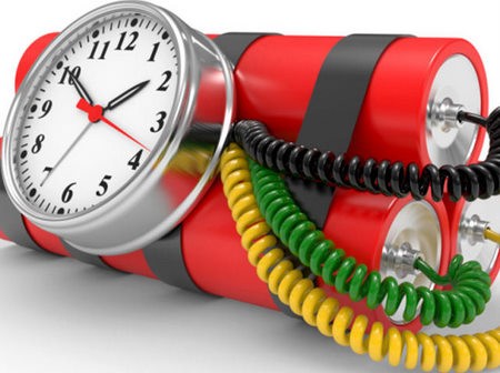 Ανδρας με εκρηκτικά στο Jumbo στο Μοσχάτο