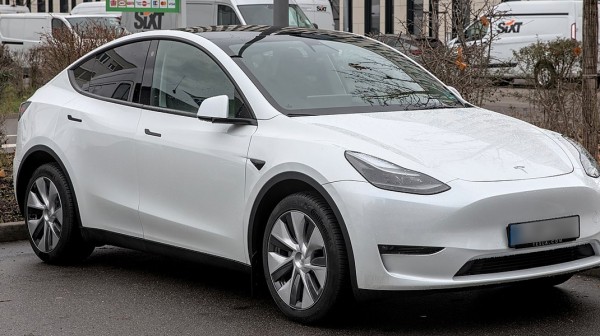 Tesla Balkanized: Από Σόφια μέχρι Σέρρες με ...τρέιλερ