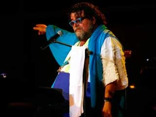 «Ακόμη θα ανοίγατε καπάκια από μπύρες»