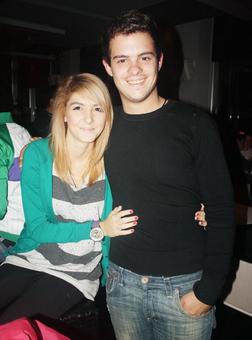 Ποτάκι με το πόδι στο γύψο