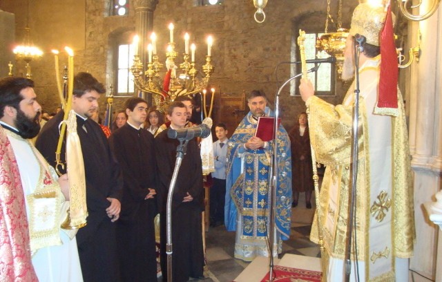 Τρεις νεαροί έγιναν Αναγνώστες