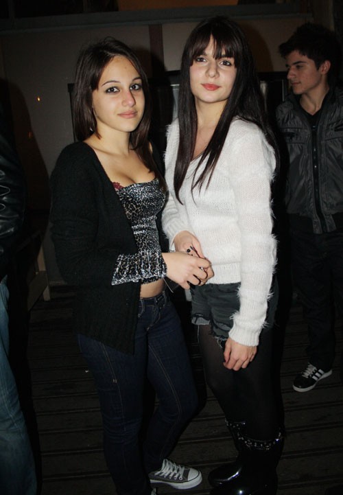 Εγκλωβισμένες στην καφετέρια