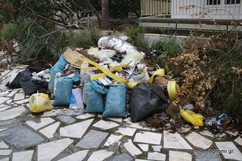 Σκουπιδαριό στην οδό Χαϊνά