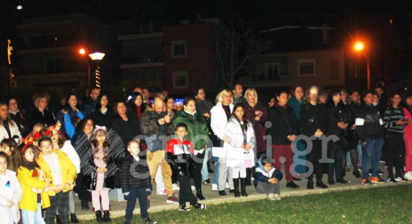 2ο ΓΥΜΝΑΣΙΟ ΧΑΛΚΙΔΑΣ: Γιορτή για το άναμμα του Χριστουγεννιάτικου δέντρου (VIDEO)