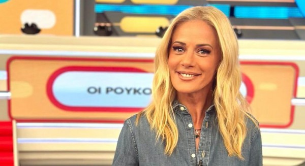 Ζέτα Μακρυπούλια: 'Εκοψε τη βασιλόπιτα με εντυπωσιακό double denim look!