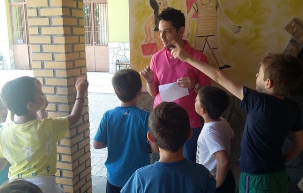 Τα παιδιά γύρισαν 40 χρόνια πίσω και έμαθαν για τη Λόλα και το μήλο