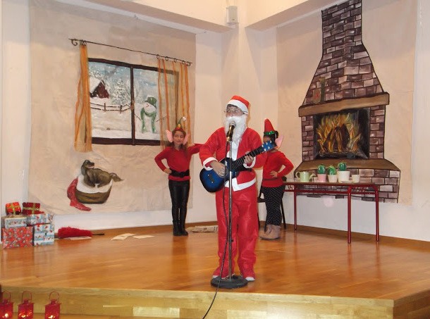 Τραγούδια και θεατρικά σκετς σε χριστουγεννιάτικη ατμόσφαιρα