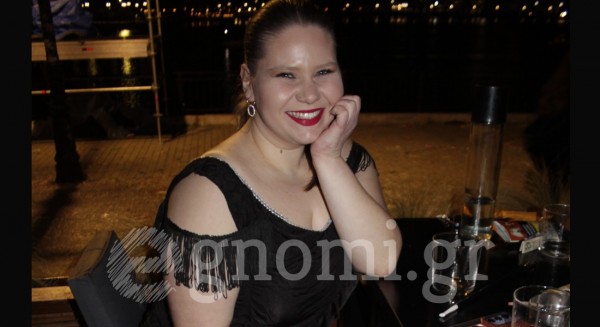 Χαμογελάει σε.. αρώματα που χαράσσονται στην μνήμη!