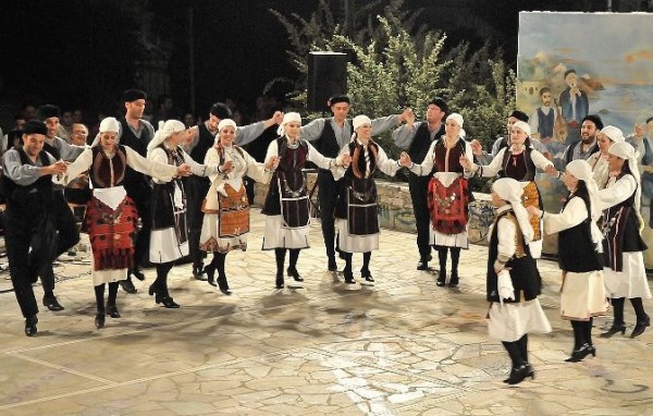 Χορεύουν σήμερα στα Οινόφυτα