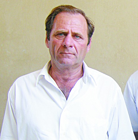 Ταφόπλακα για την Κάρυστο